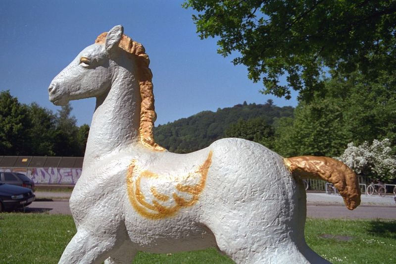 Holbein-Pferd weiß mit goldenen Flügeln als Engel